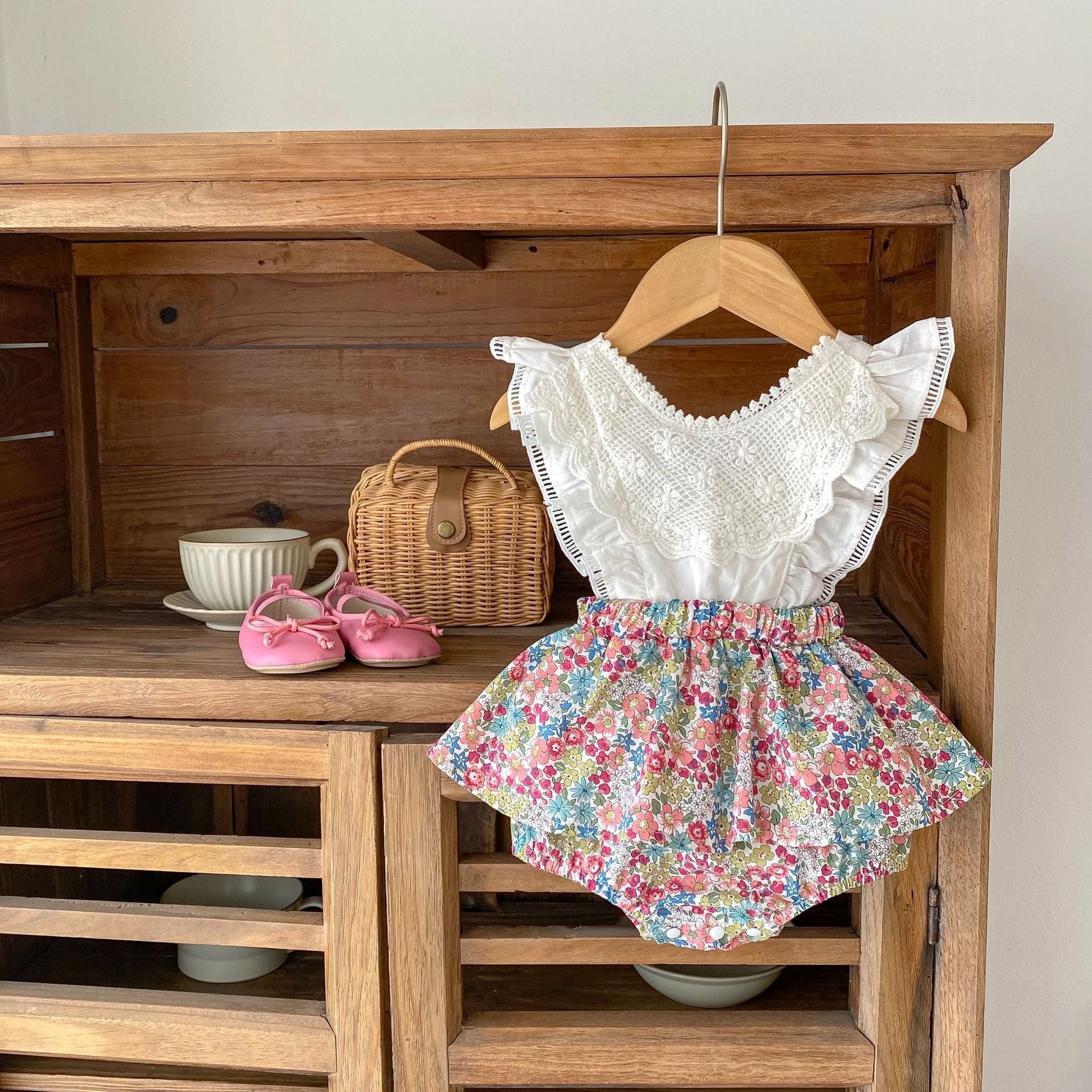 Baby Flounced Sleeve Suspender Fake Two Pieces Bottom-covering Rompers