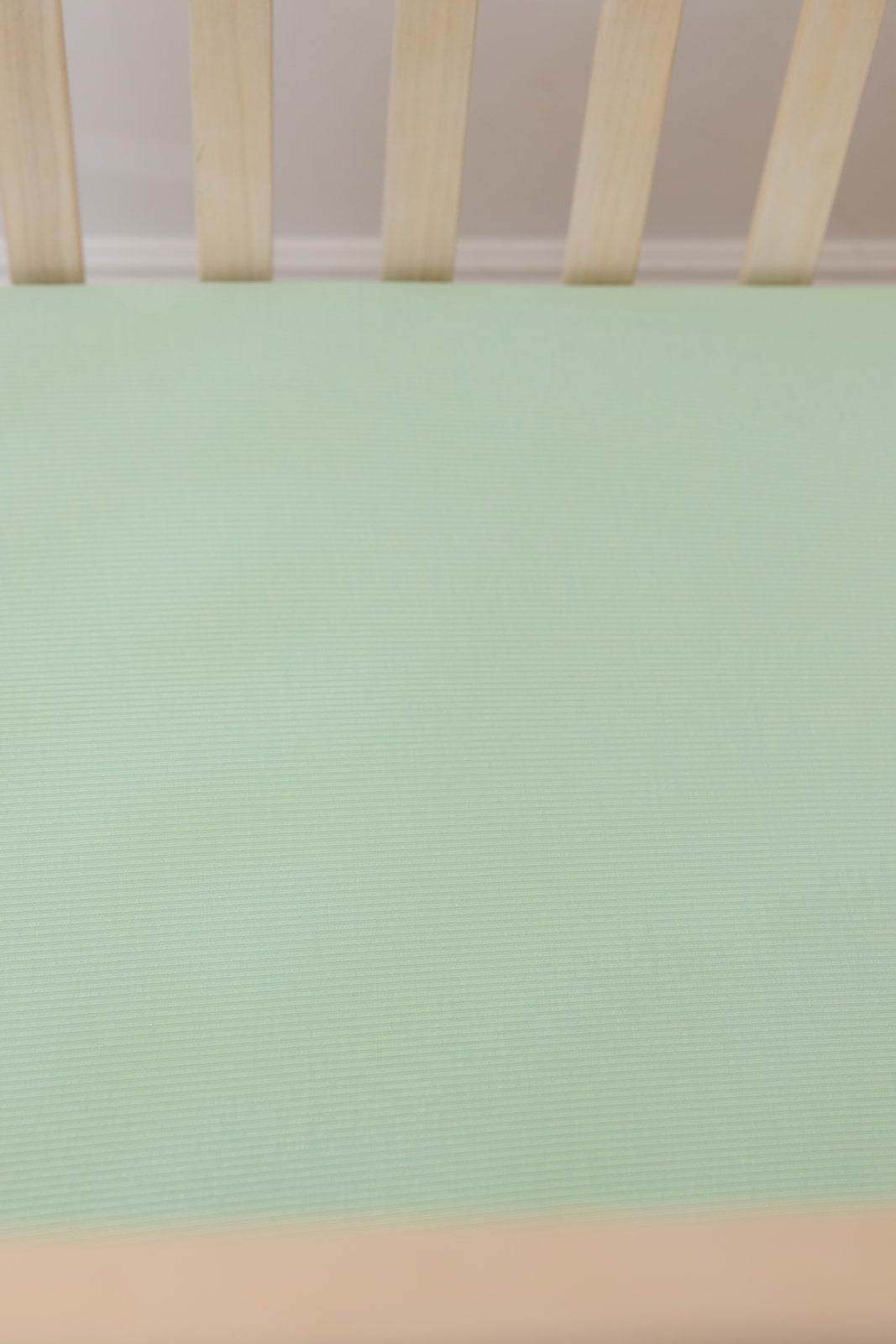 (SOLID, ribbed) Lion Around - Crib Sheet