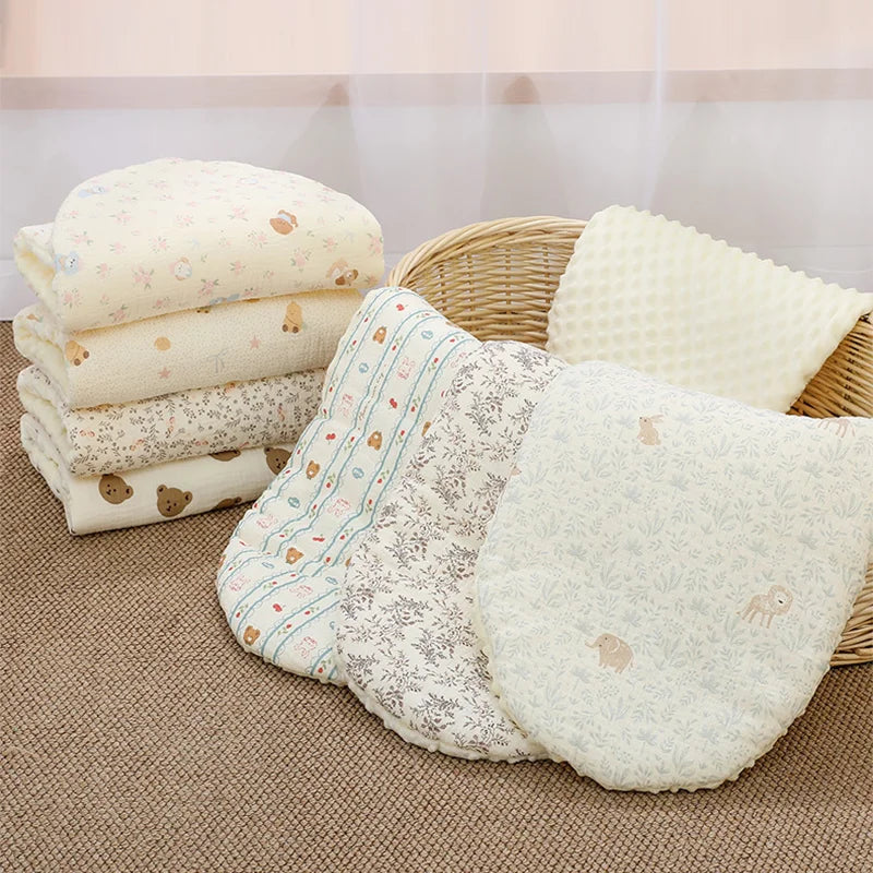1 Piece of New Baby Cradle Mat, Baby Stroller Accessory, Cradle Car Mat, Made of Soft and Warm Anti-Slip Bean Velvet Material