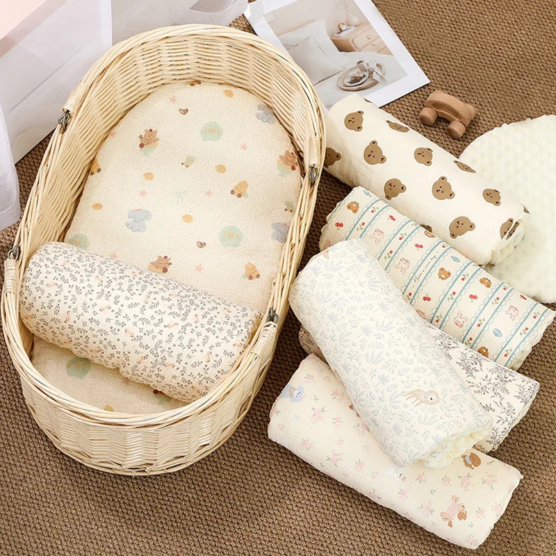 1 Piece of New Baby Cradle Mat, Baby Stroller Accessory, Cradle Car Mat, Made of Soft and Warm Anti-Slip Bean Velvet Material