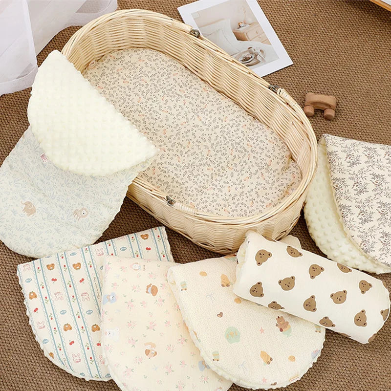 1 Piece of New Baby Cradle Mat, Baby Stroller Accessory, Cradle Car Mat, Made of Soft and Warm Anti-Slip Bean Velvet Material