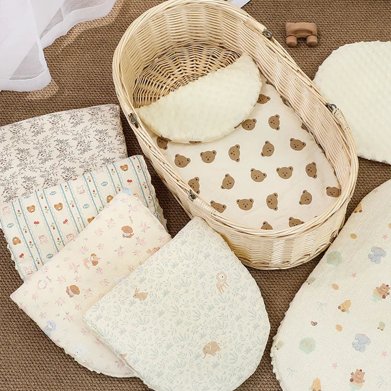 1 Piece of New Baby Cradle Mat, Baby Stroller Accessory, Cradle Car Mat, Made of Soft and Warm Anti-Slip Bean Velvet Material