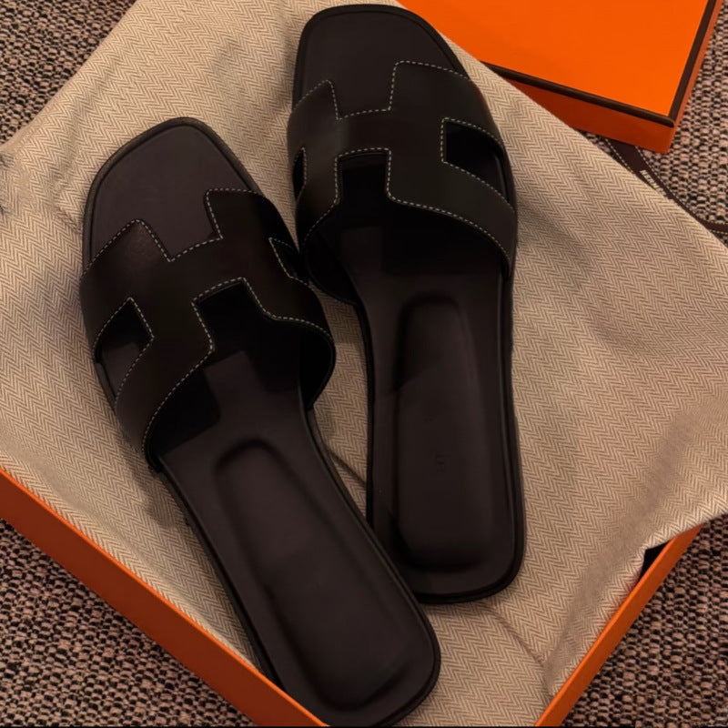 Flat bottomed beach sandals are fashionable casual lightweight and can be worn as a single drag