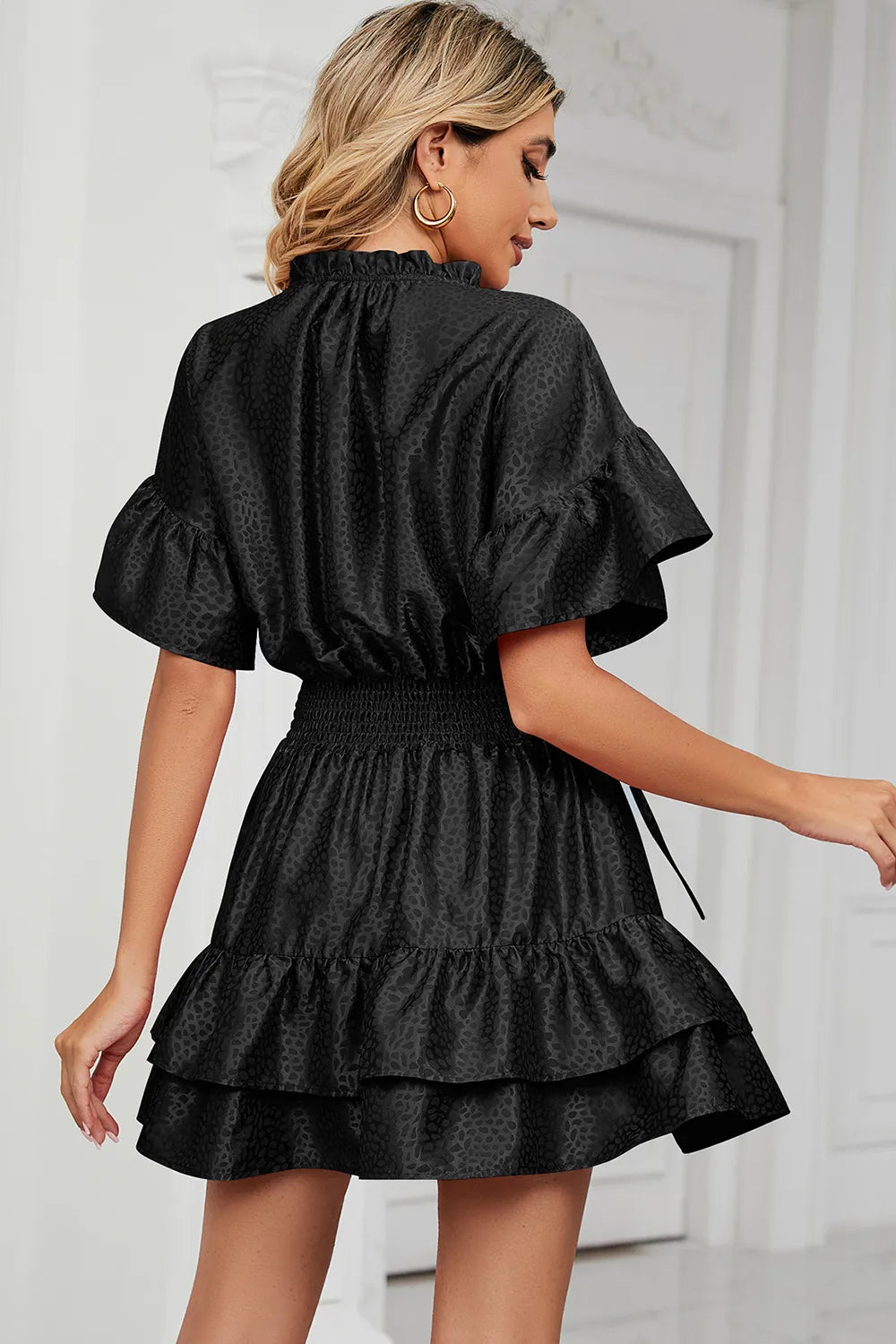 Solid color waist cinching loose V-neck lotus leaf dress for women